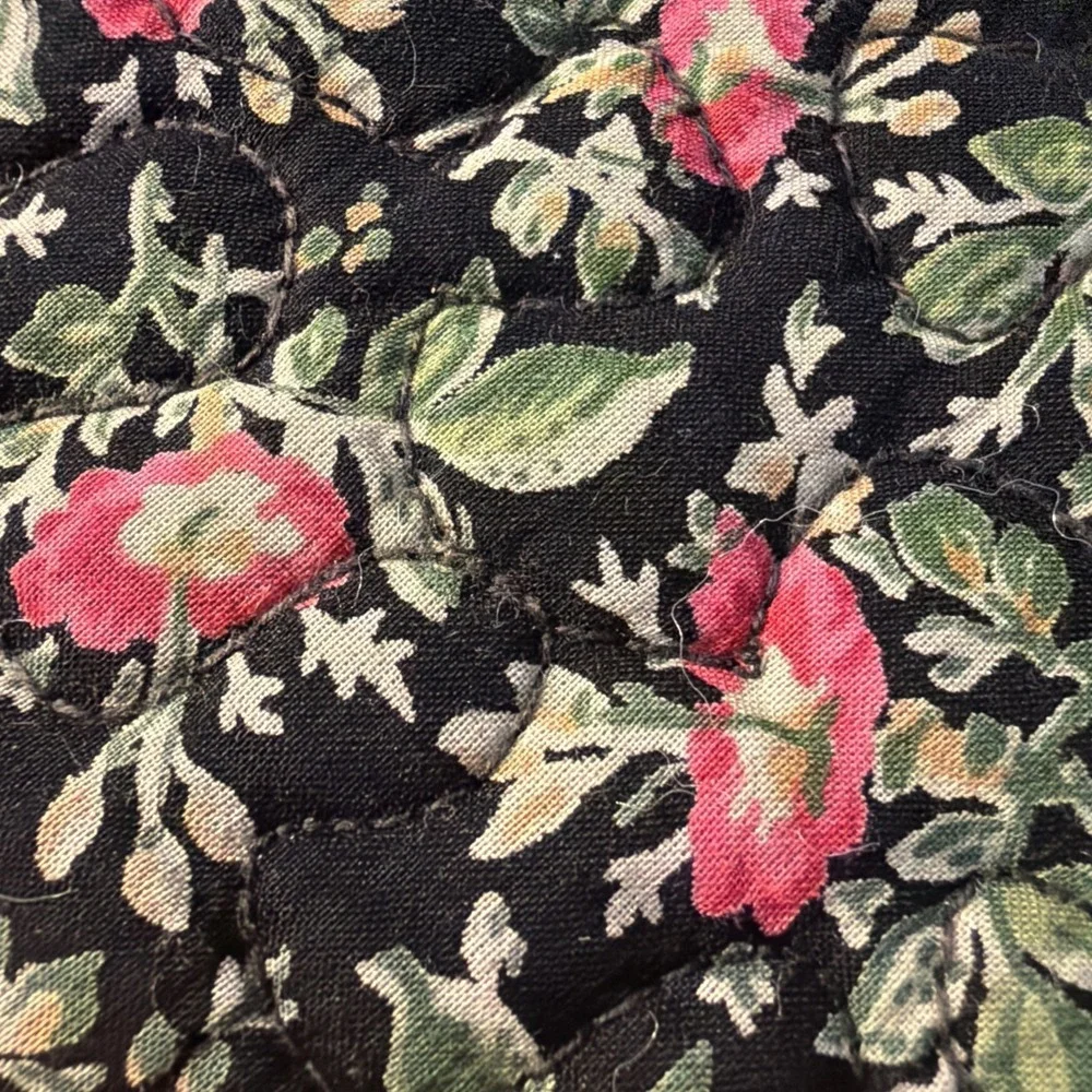 Set Of 6 Black Pink Rose Floral Quilted Placemats Reversible Scalloped Trim EUC